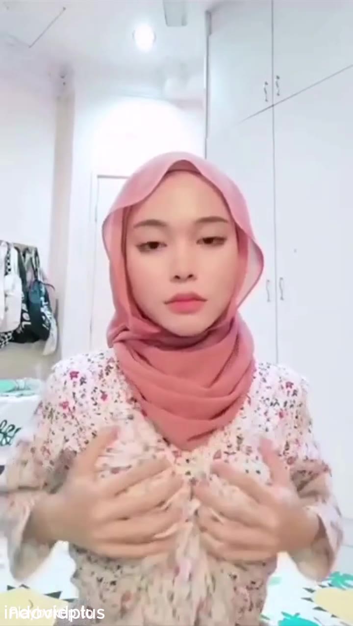 ABG Hijab Toket Kecil Colmek Depan Camera