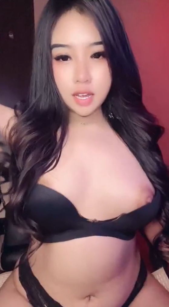 Cewek Cantik Mulus Colmek Sambil Live
