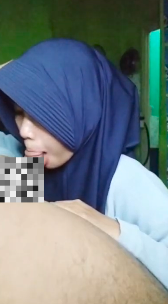 Zahira Hijab Ngewe Di Dapur