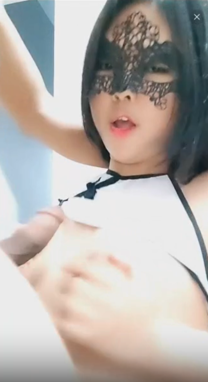 Aichan Chindo Baju Putih Ngentot Crott Di Mulut