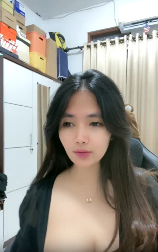 Cewek toket gede live bugil