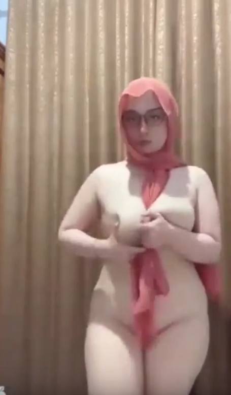 Bu guru viral pamer body semok