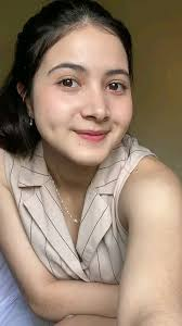 Nonton viral selebgram mirip bulan sutena