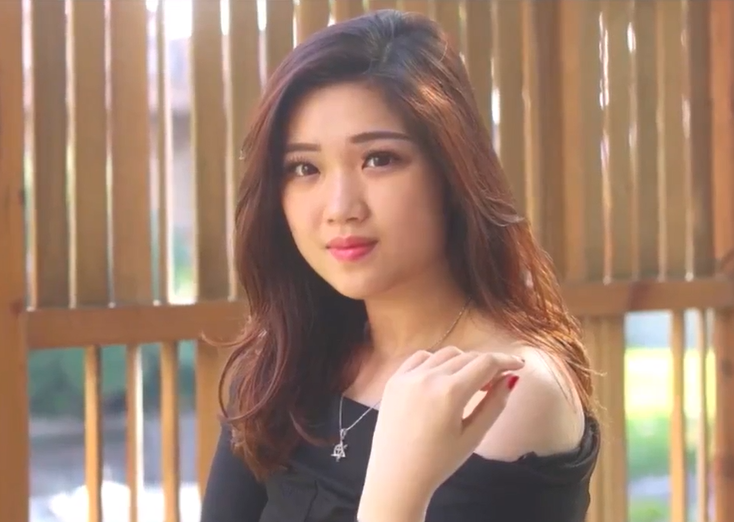 NGINTIP TANTE GANTI BAJU