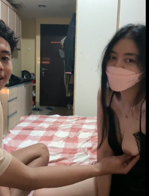 nabila live main dildo depan suami