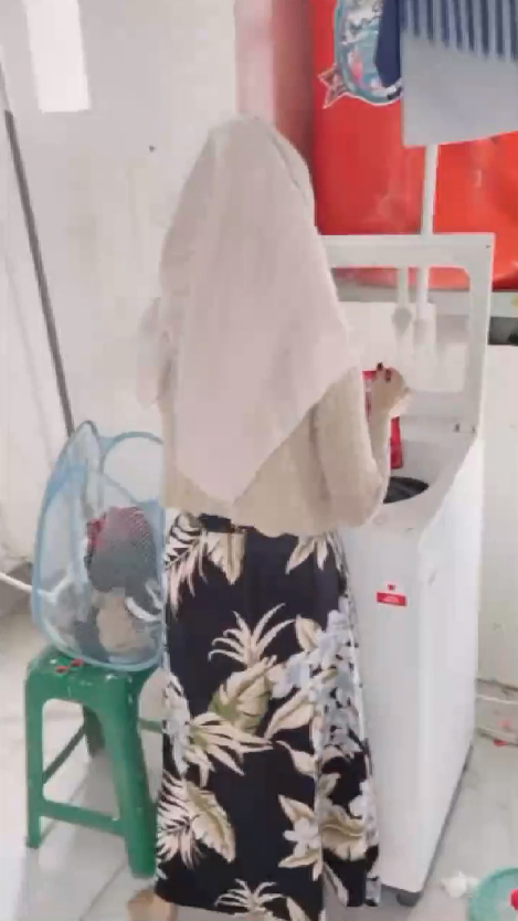 Gita ART dirumah mau cuci baju malah disuru bugil
