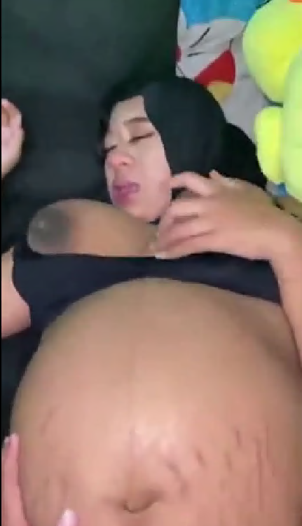 Sedang hamil tua masih saja digenjot