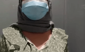 Jilbab telanjang di Lift