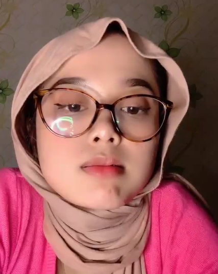 hijab tobrut pamer tetek