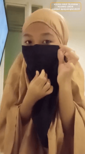 Hijab bercadar bugil pamer toket bulet gede