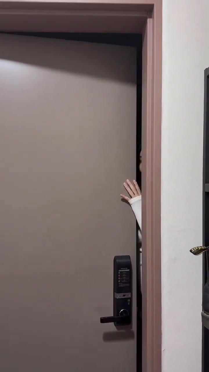 Cewek Cakep Ajak Main Santai