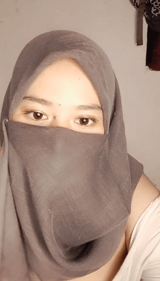 Hijab cantik tobrut colmek