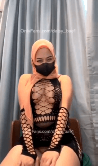 Tante Sange Cosplay Baju Haram