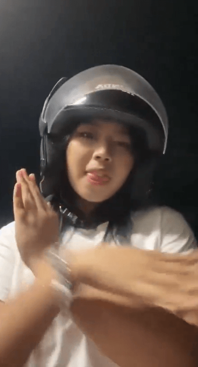 Rahayu Meringis Keenakan viral