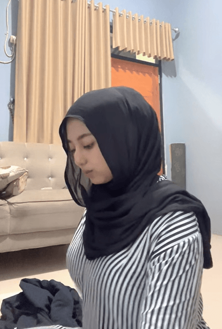 Leona Hijab Cantik Lagi Sange Berat